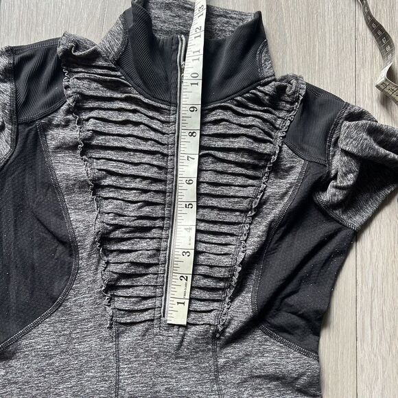 Lululemon Run: Your Heart Out Pullover Heathered Grey and Black Rulu Size 4 - Picture 6 of 11
